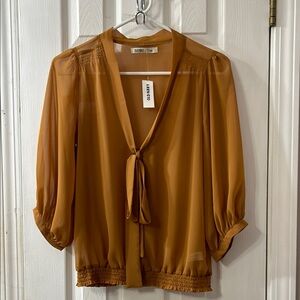 💜💜 2/$20 Old Navy Brown and Tie Front Blouse